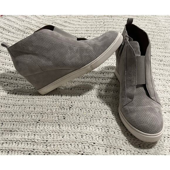 Linea Paolo Felicia Perforated Wedge Sneakers Suede Womens Sz 10 Gray Side Zip - Picture 1 of 10